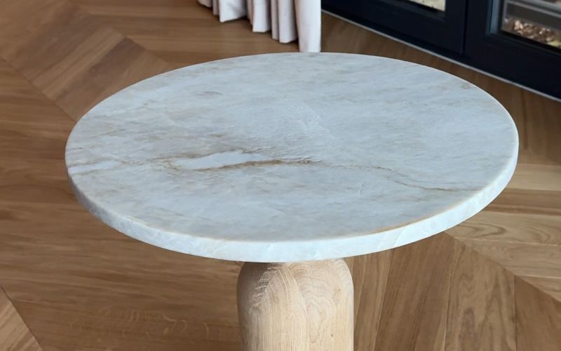 Stylowy stolik z kamienia naturalnego i drewna